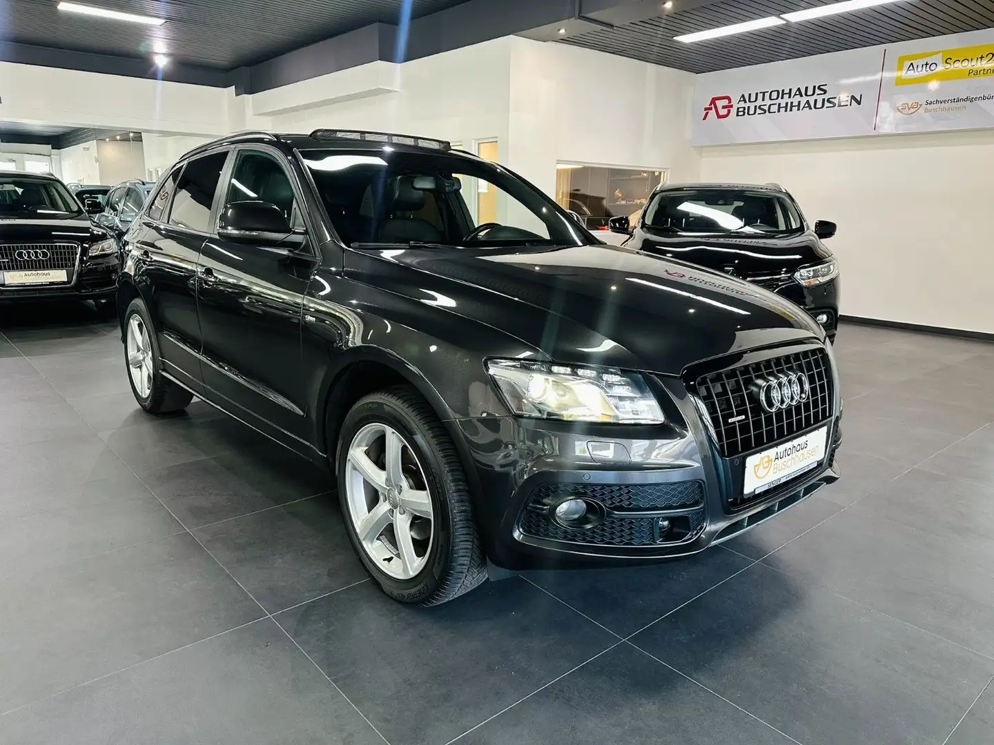 Audi Q5 2.0TDI quattro Aut. S-Line*Voll*2.Hand*S-Heft Grau - 1