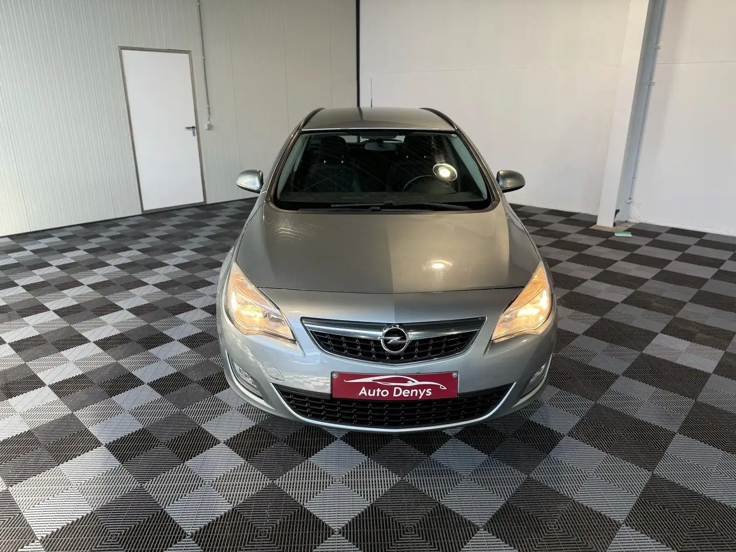 Opel Astra Sports Tourer 1.7 CDTi bj. 2012 199000km Euro 5 Grijs - 2