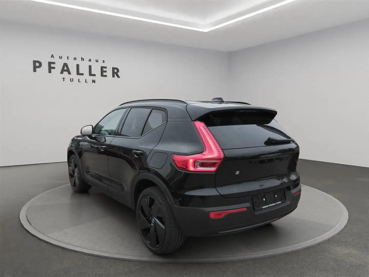 Volvo EX40 Single Motor Extended Range 79kWh Plus Black Schwarz - 2