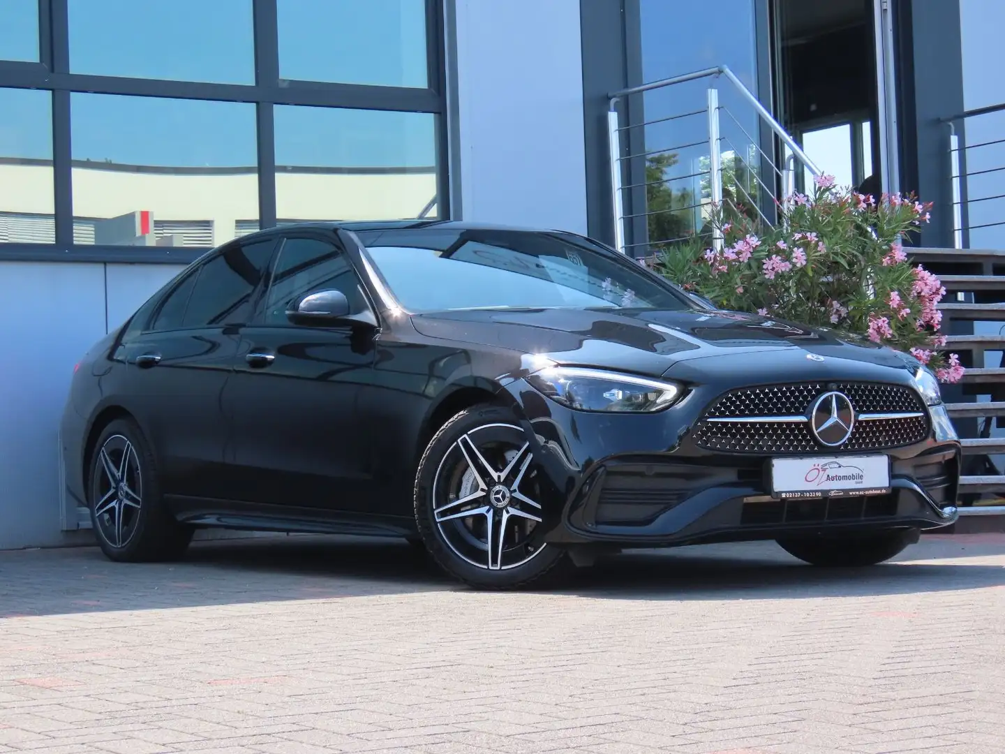 Mercedes-Benz C 300 e Autom. Night Paket Panorama Ambiente Schwarz - 2