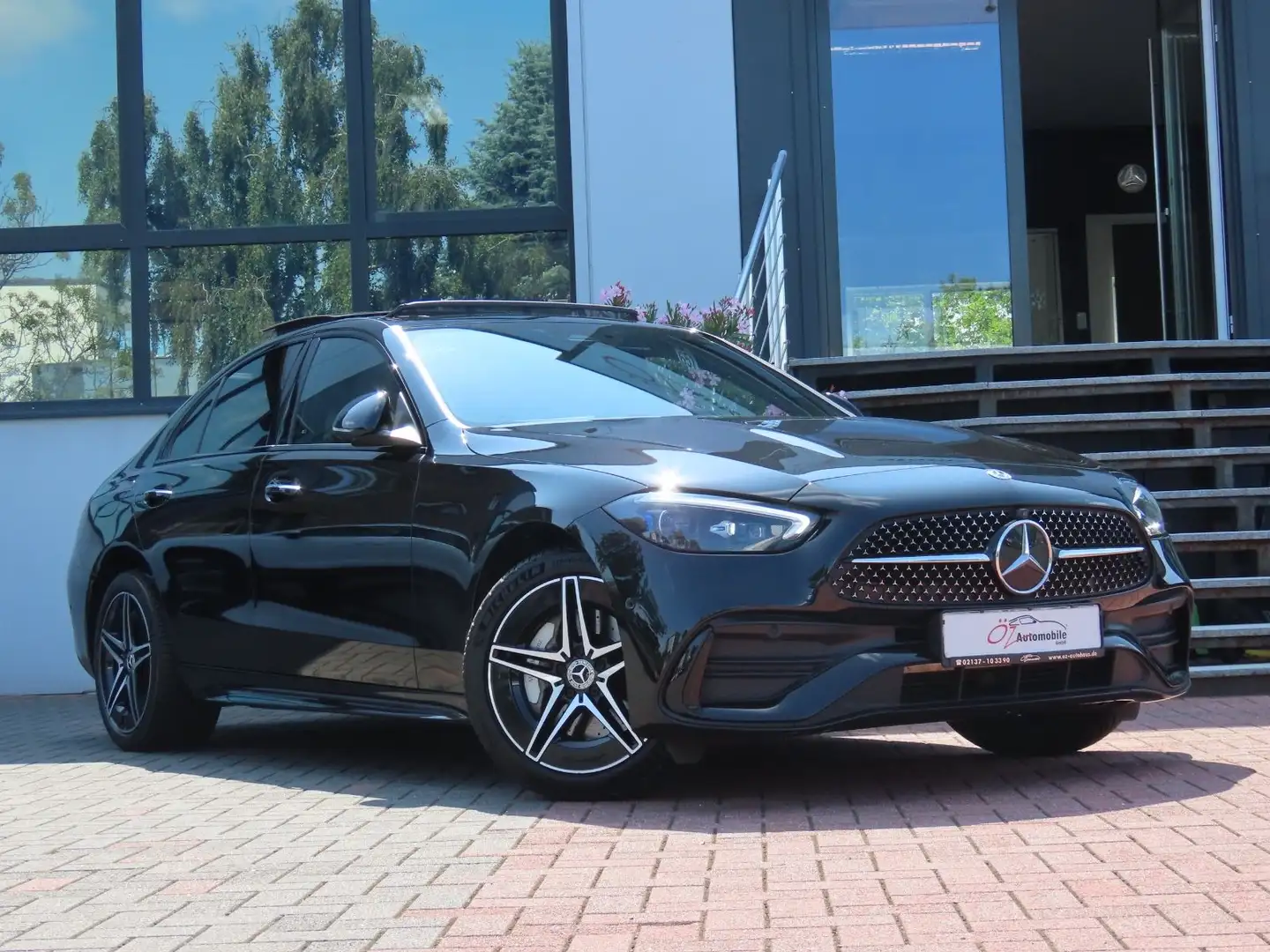Mercedes-Benz C 300 e Autom. Night Paket Panorama Ambiente Schwarz - 1