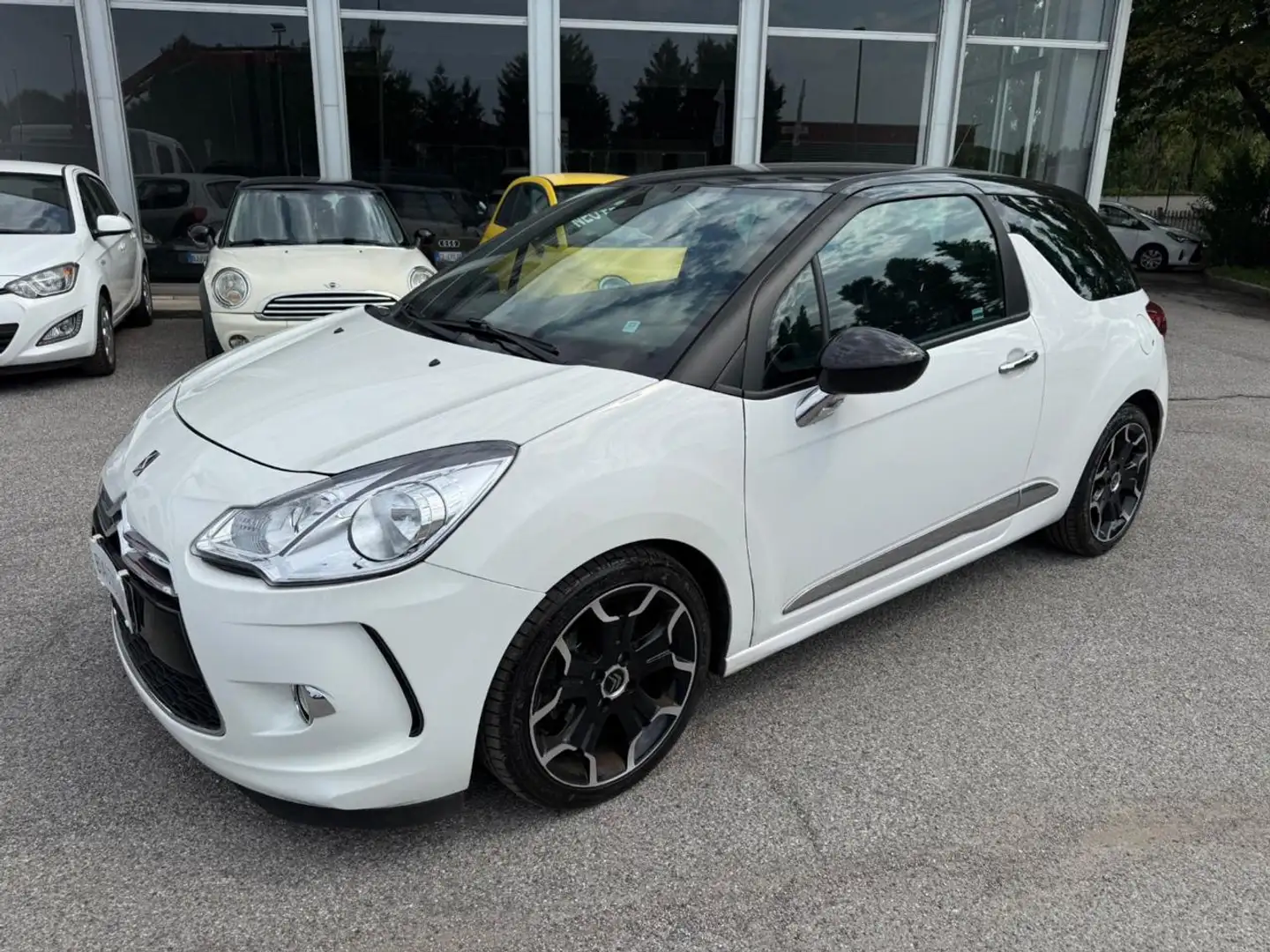 DS Automobiles DS 3 1.4 e-HDi 70 CMP Chic Bianco - 2