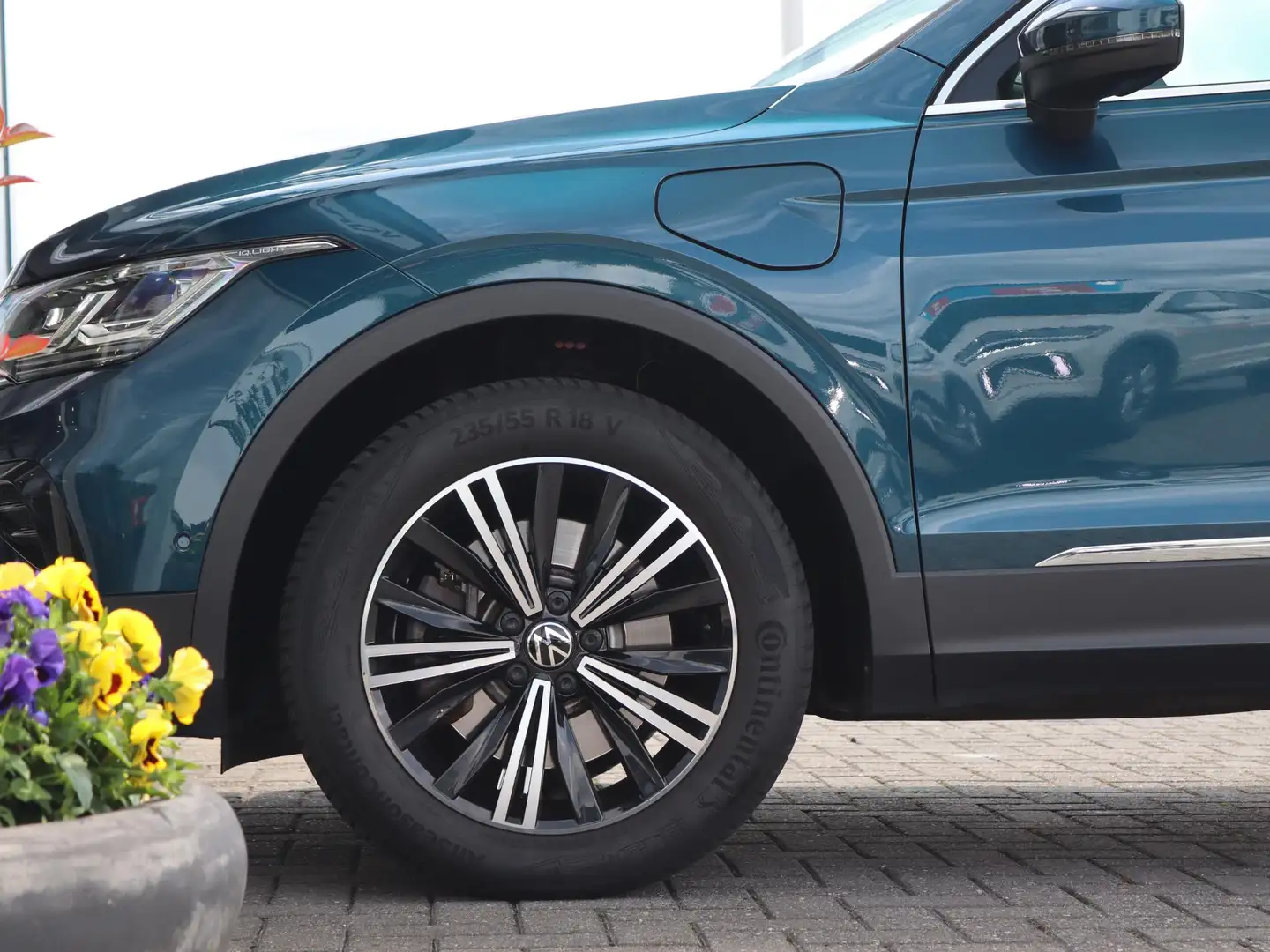 Volkswagen Tiguan 1.4 TSI 245 pk DSG eHybrid Elegance | Navigatie | Blauw - 2