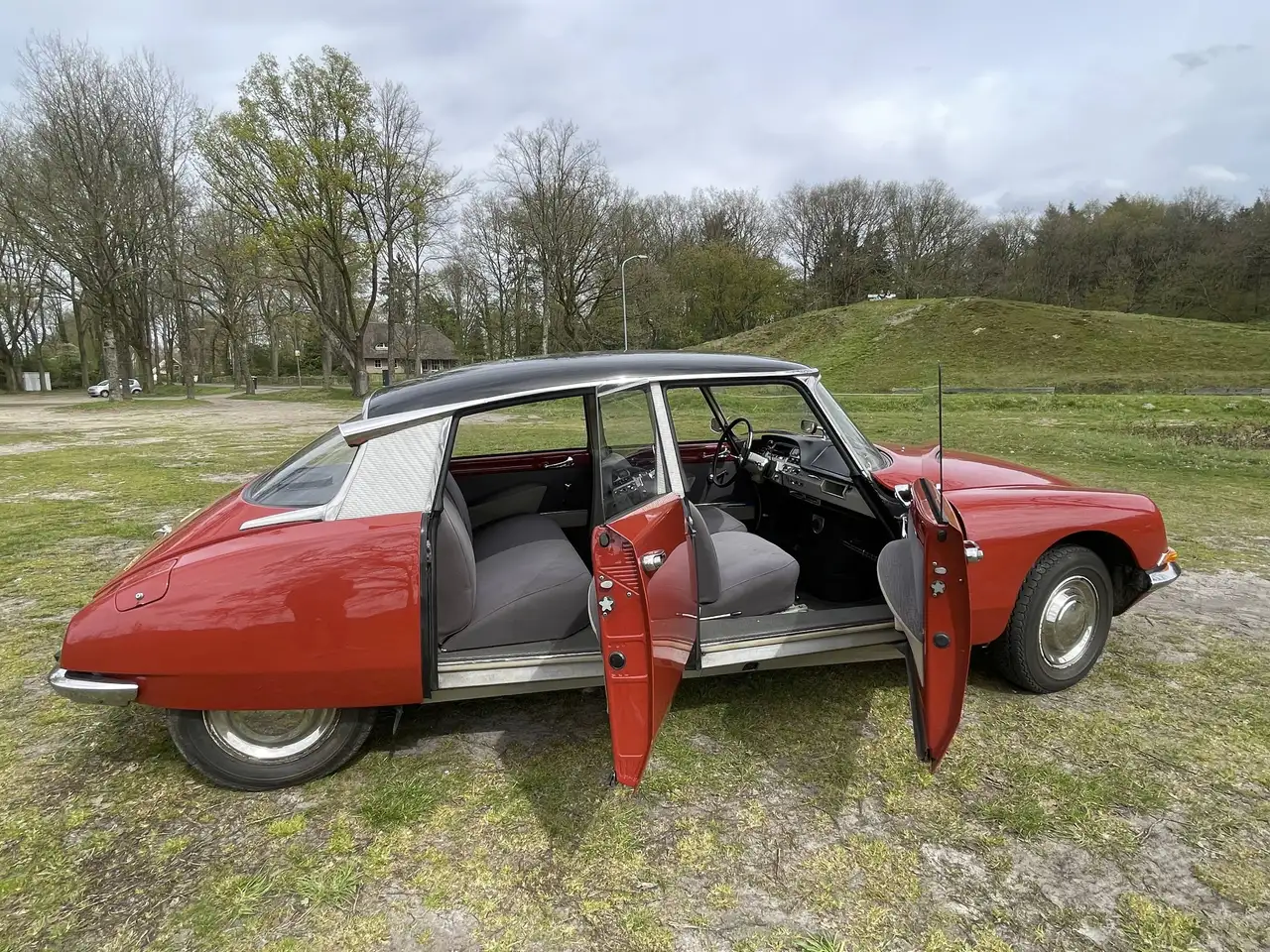Citroen DS Bijzonder fraaie en originele Nederlandse Citroën DS 21 Berline uit 1968 in zeer goede staat., foto 2