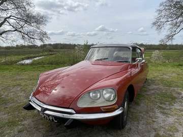 Bijzonder fraaie en originele Nederlandse Citroën DS 21 Berline uit 1968 in zeer goede staat.