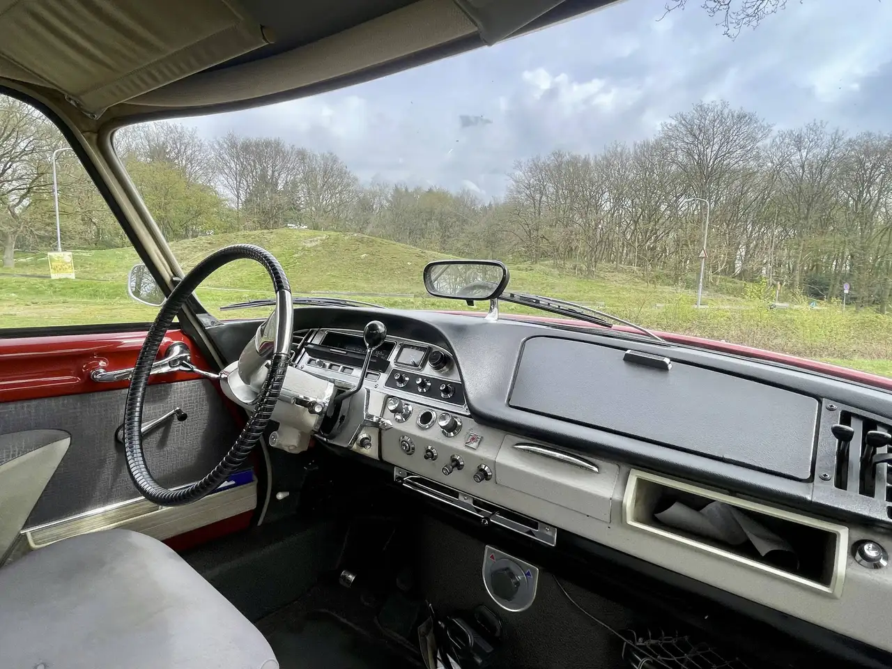 Citroen DS Bijzonder fraaie en originele Nederlandse Citroën DS 21 Berline uit 1968 in zeer goede staat., foto 5