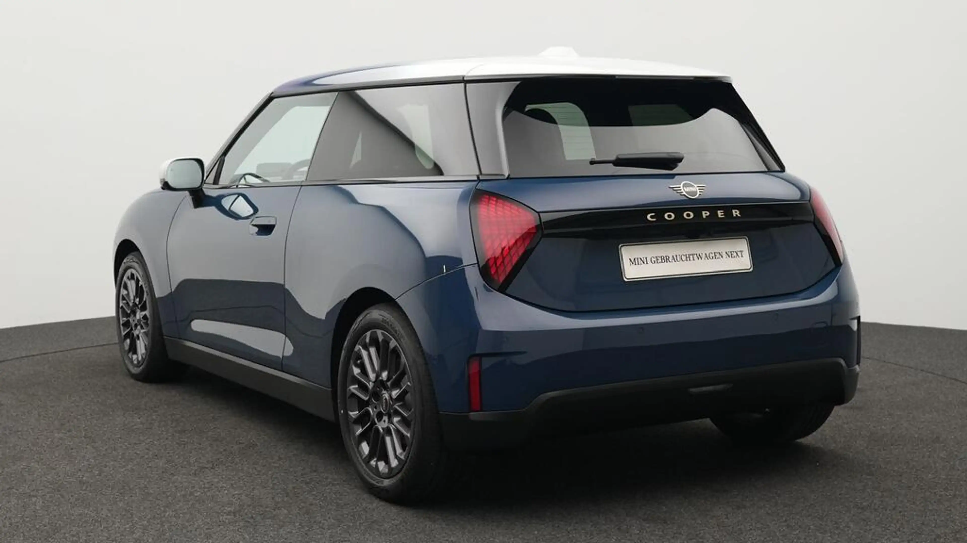 MINI Cooper E Favoured Trim — photo 4