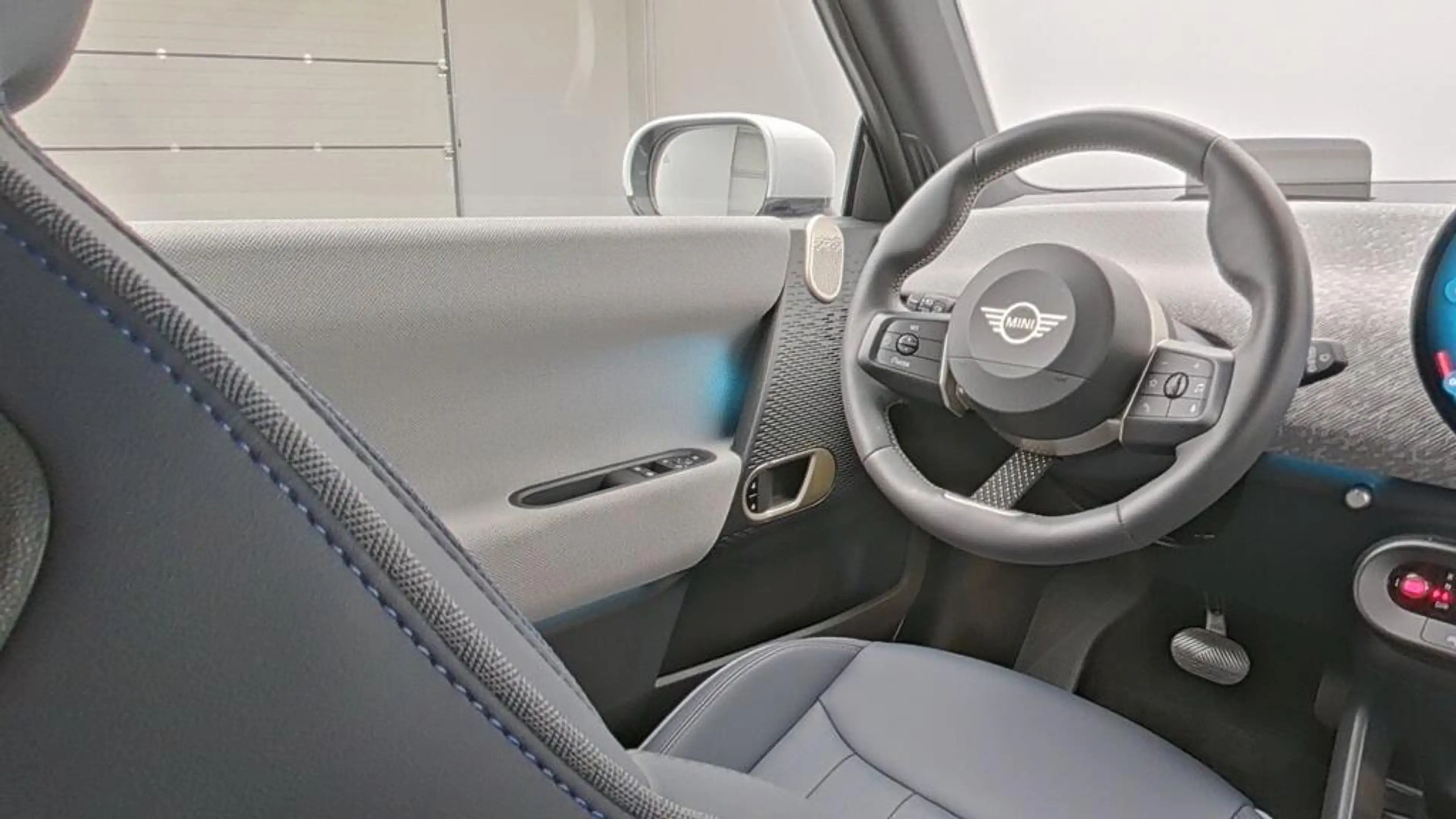 MINI Cooper E Favoured Trim — photo 21