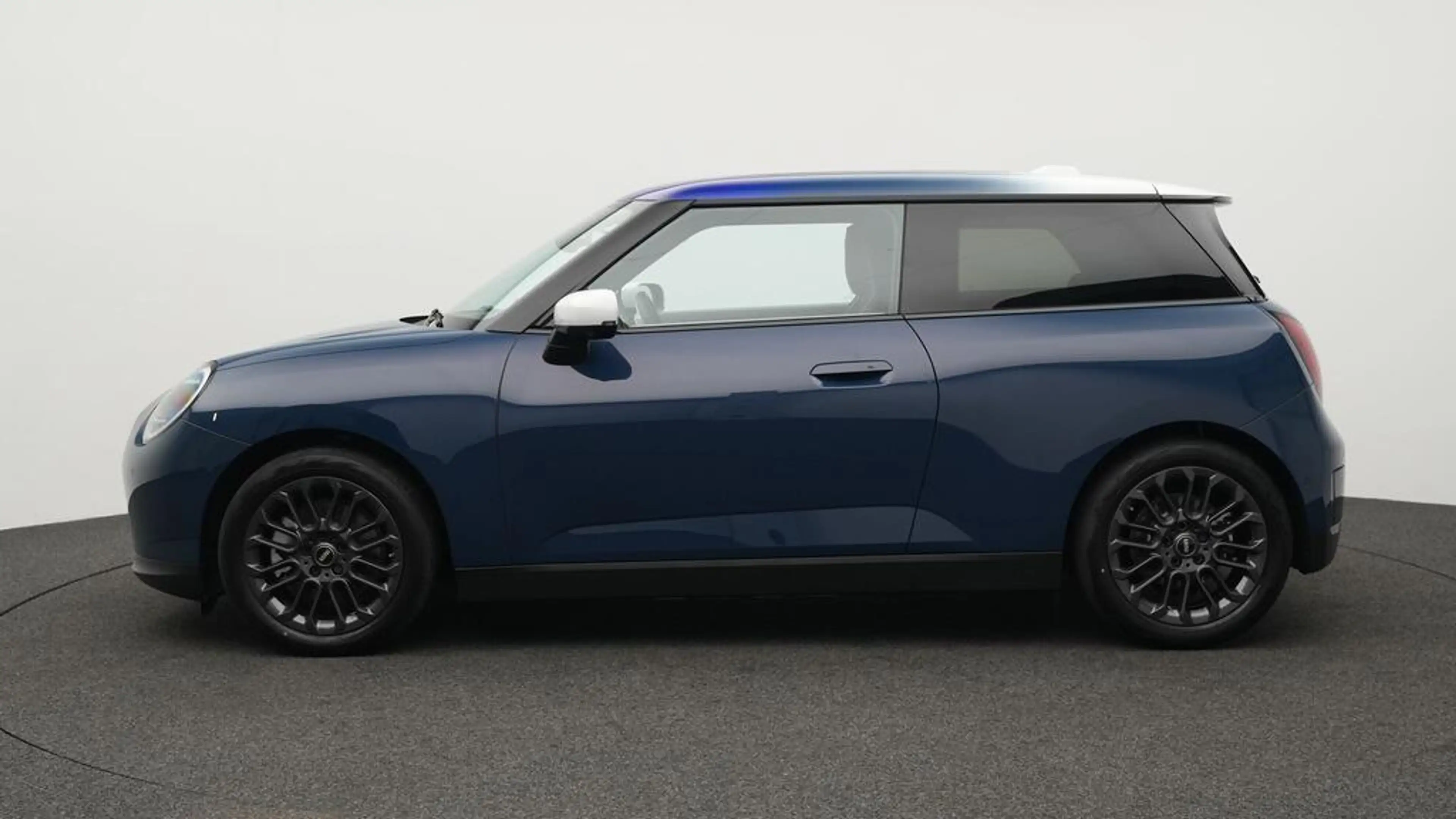 MINI Cooper E Favoured Trim — photo 3