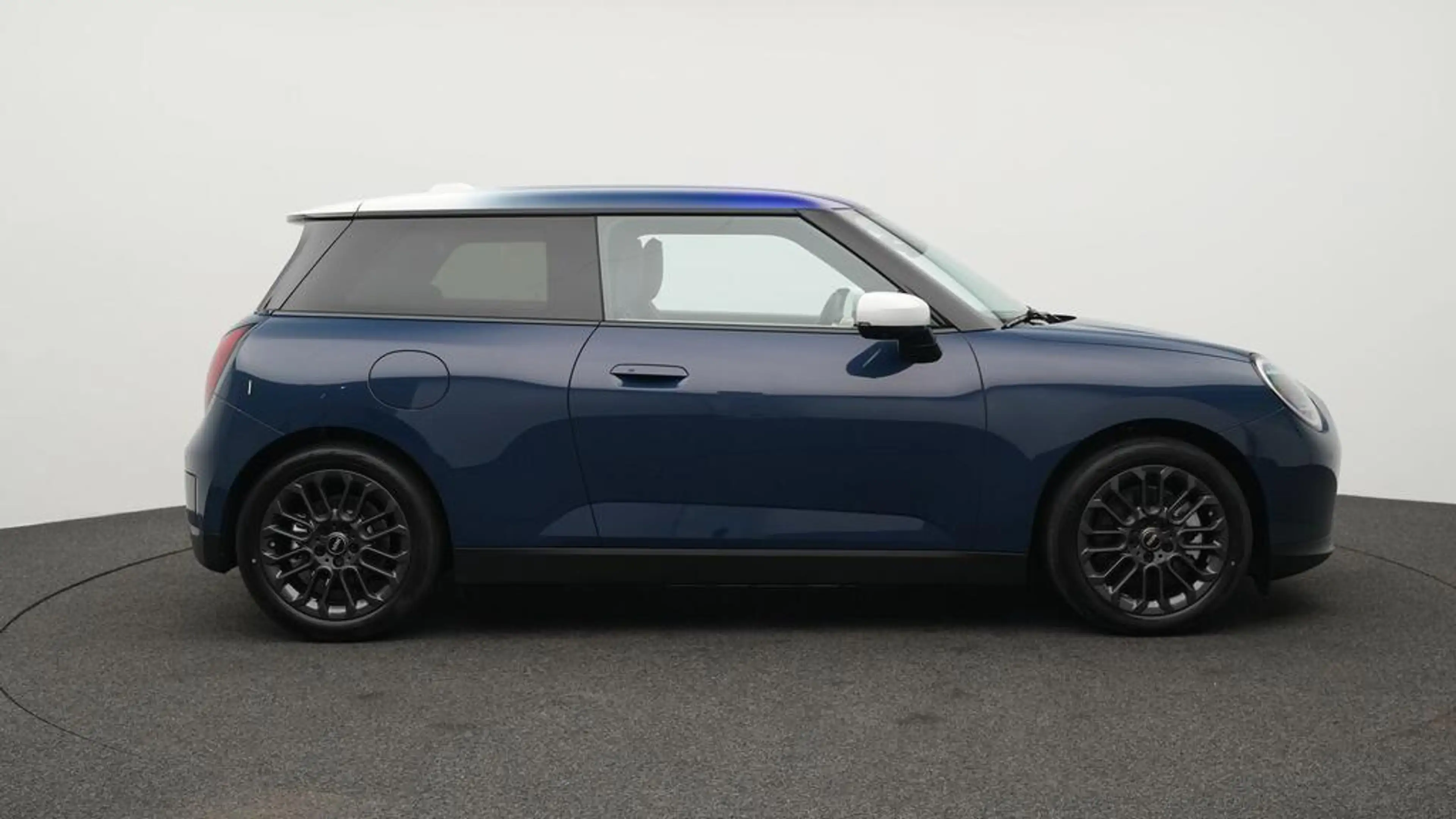 MINI Cooper E Favoured Trim — photo 2