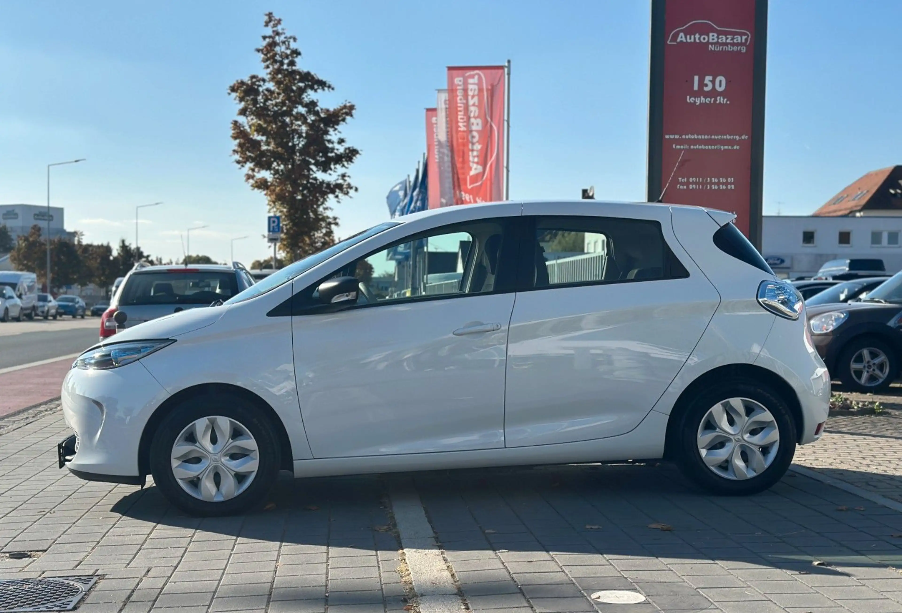 Renault ZOE Life / 1. Hand / SoH 92,4% / Navi — photo 2