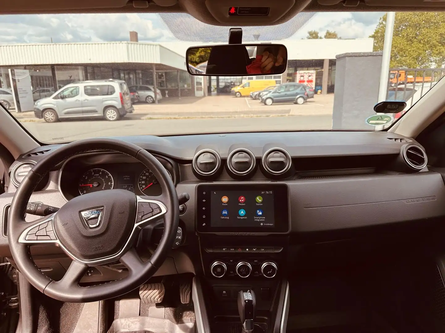 Dacia Duster PRESTIGE+AUTOMATIK+1. HAND+SITZHEIZ+PDC+AHK+NAVI Noir - 2
