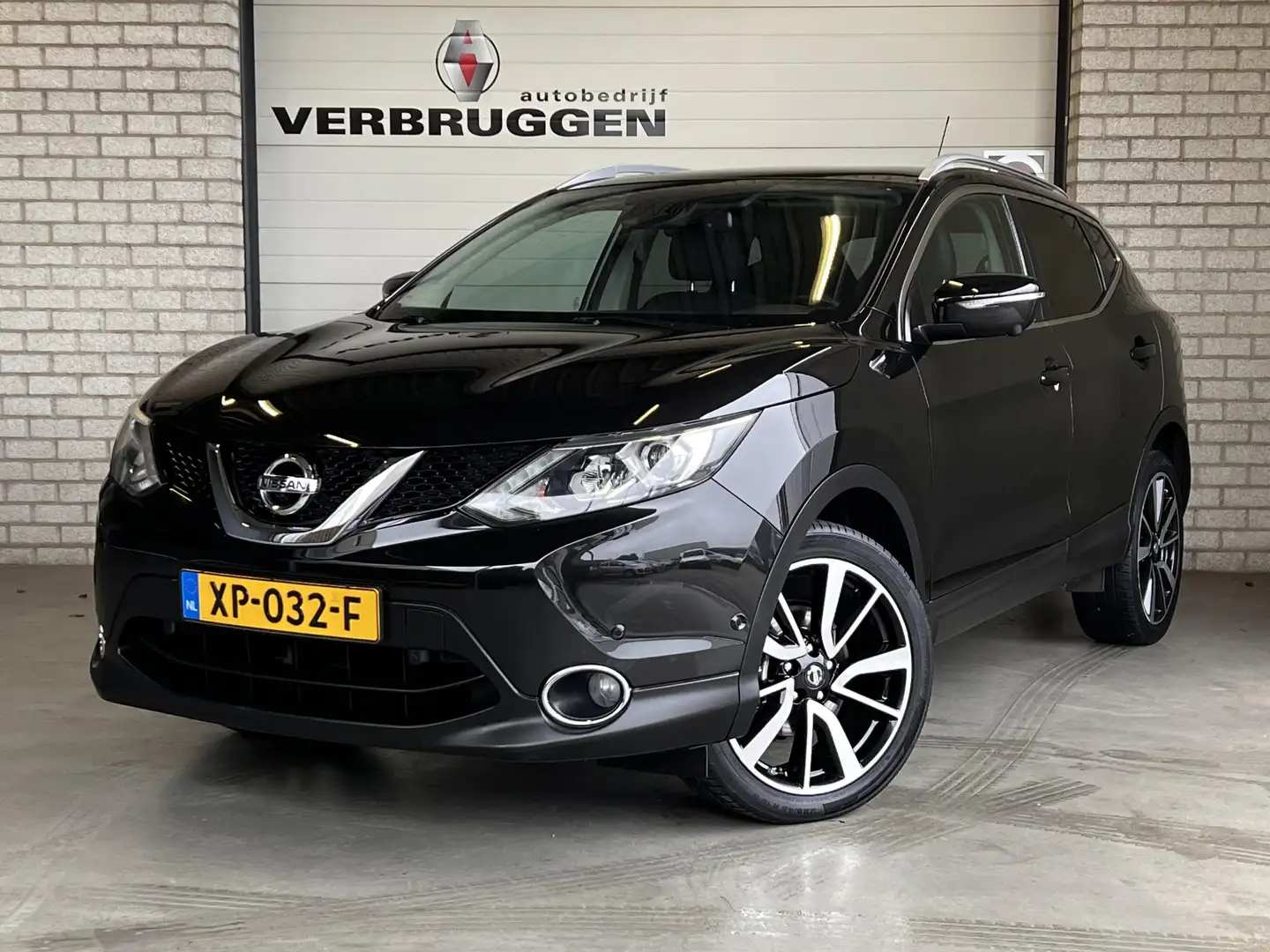 Nissan Qashqai 1.2 Premier Edition | Trekhaak | 19" LMV | PanoDak Schwarz - 1
