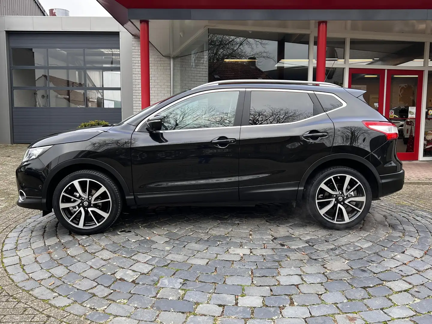 Nissan Qashqai 1.2 Premier Edition | Trekhaak | 19" LMV | PanoDak Schwarz - 2