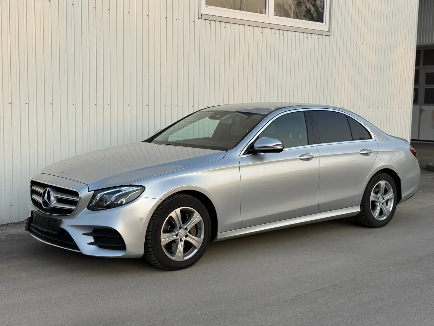 Mercedes-Benz E 220 E 220 d (213.004) Grau - 1