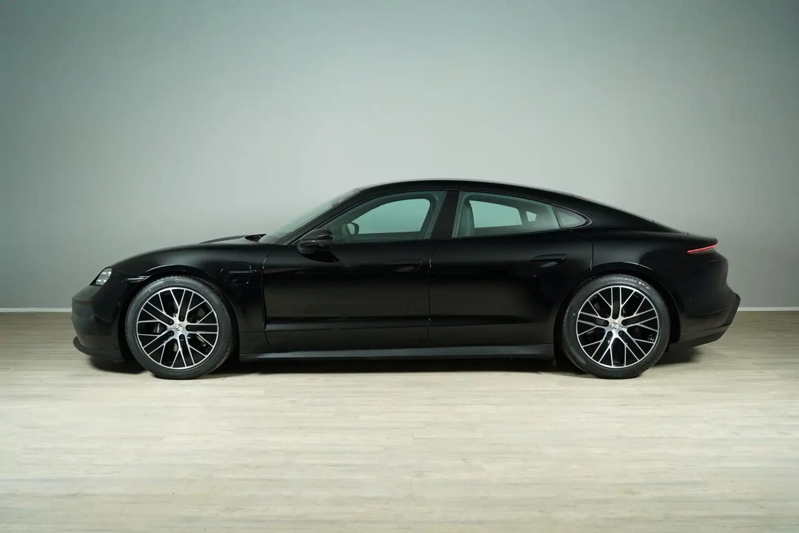 Porsche Taycan 4 Schwarz - 2