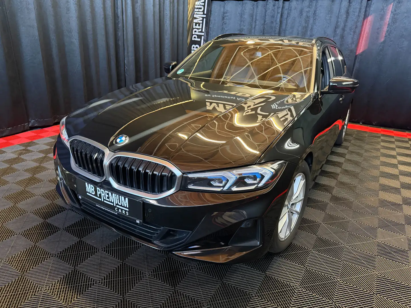 BMW 318 318 d *HEAD-UP*VIRTUAL*KAMERA*LEDER* Schwarz - 2