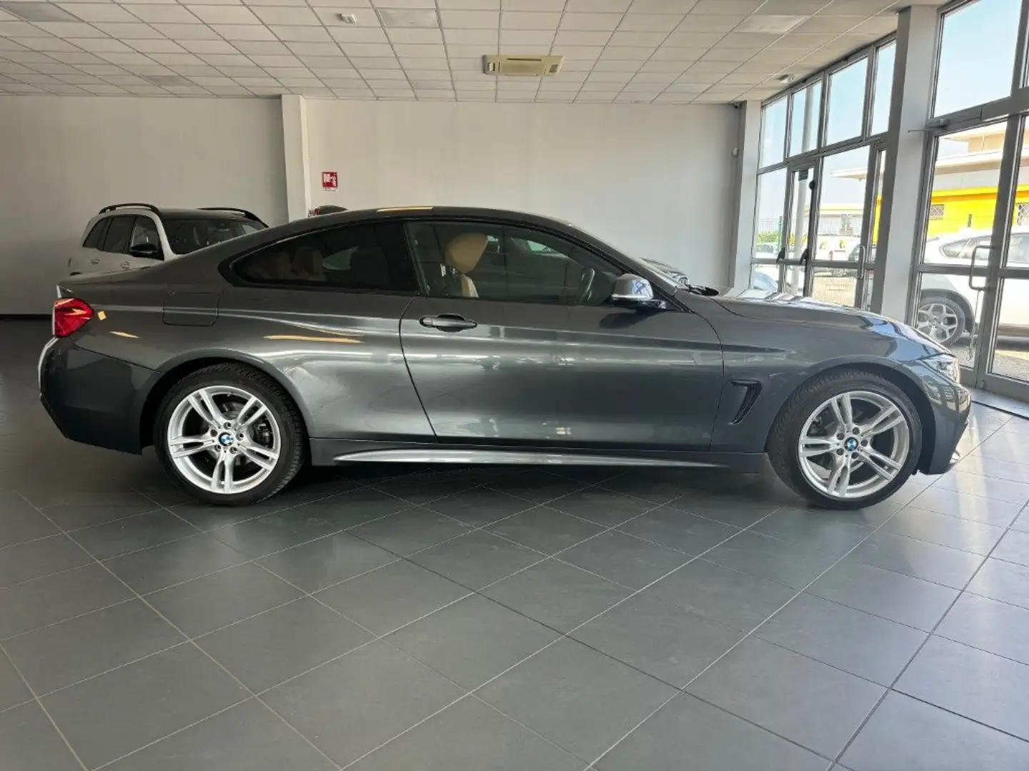 BMW 420 d xDrive Coupé Msport Grigio - 2