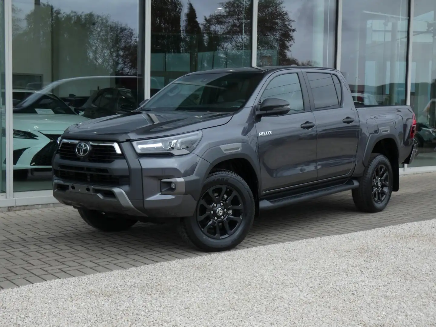 Toyota Hilux 2.8L Autom INVINCIBLE+360°Camera!! *47888+BTW* Grigio - 1
