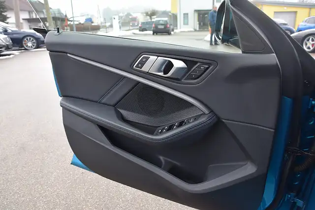 BMW 2 Series view 11