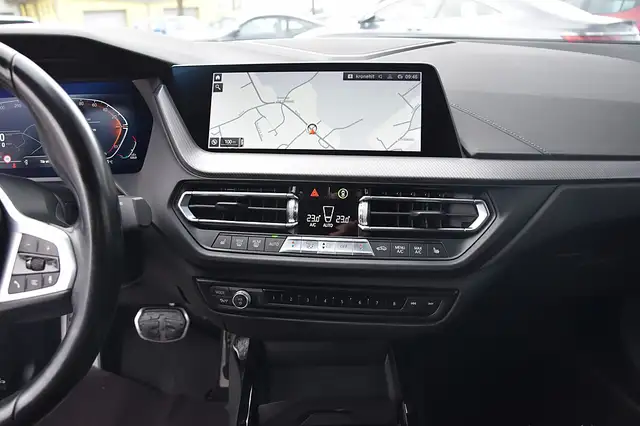 BMW 2 Series view 9