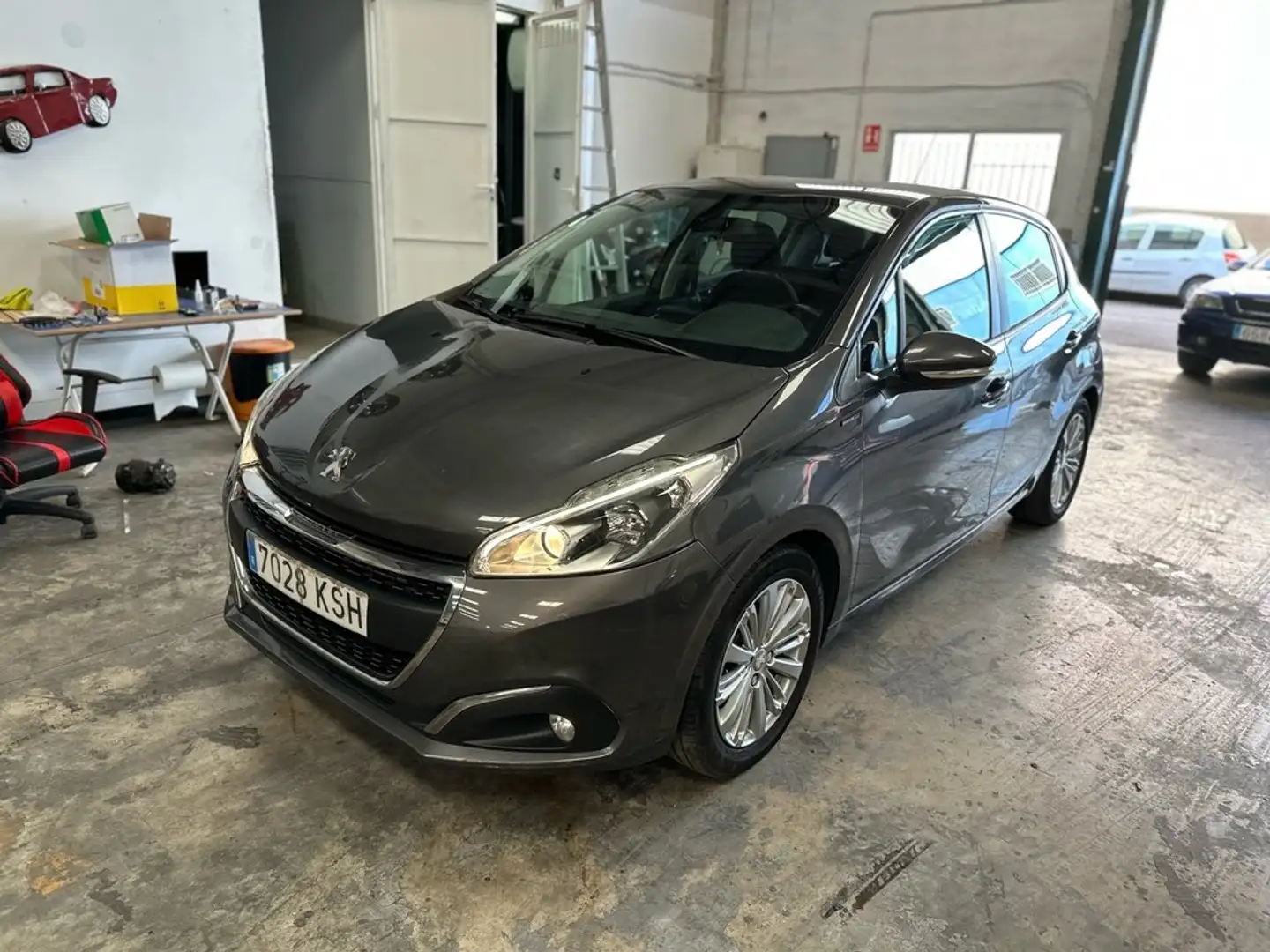 Peugeot 208 5P Signature 1.2L PureTech 60KW (82CV) Gris - 1