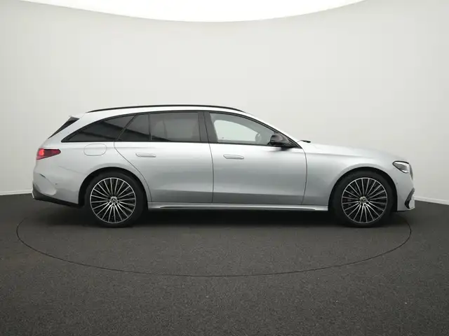Mercedes-Benz E-Class view 5