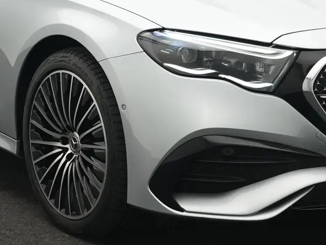 Mercedes-Benz E-Class view 9