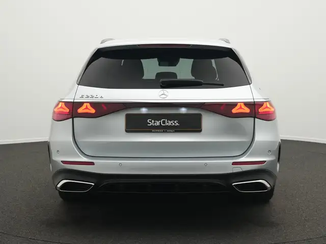 Mercedes-Benz E-Class view 4