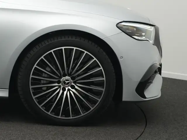 Mercedes-Benz E-Class view 8