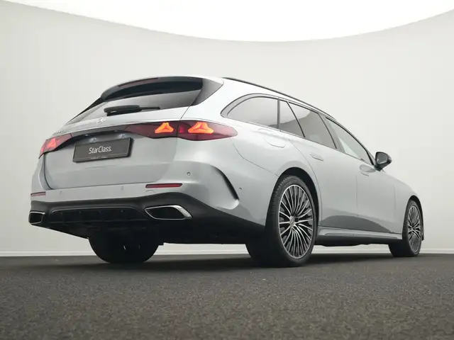 Mercedes-Benz E-Class view 11