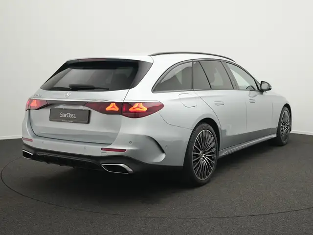 Mercedes-Benz E-Class view 3