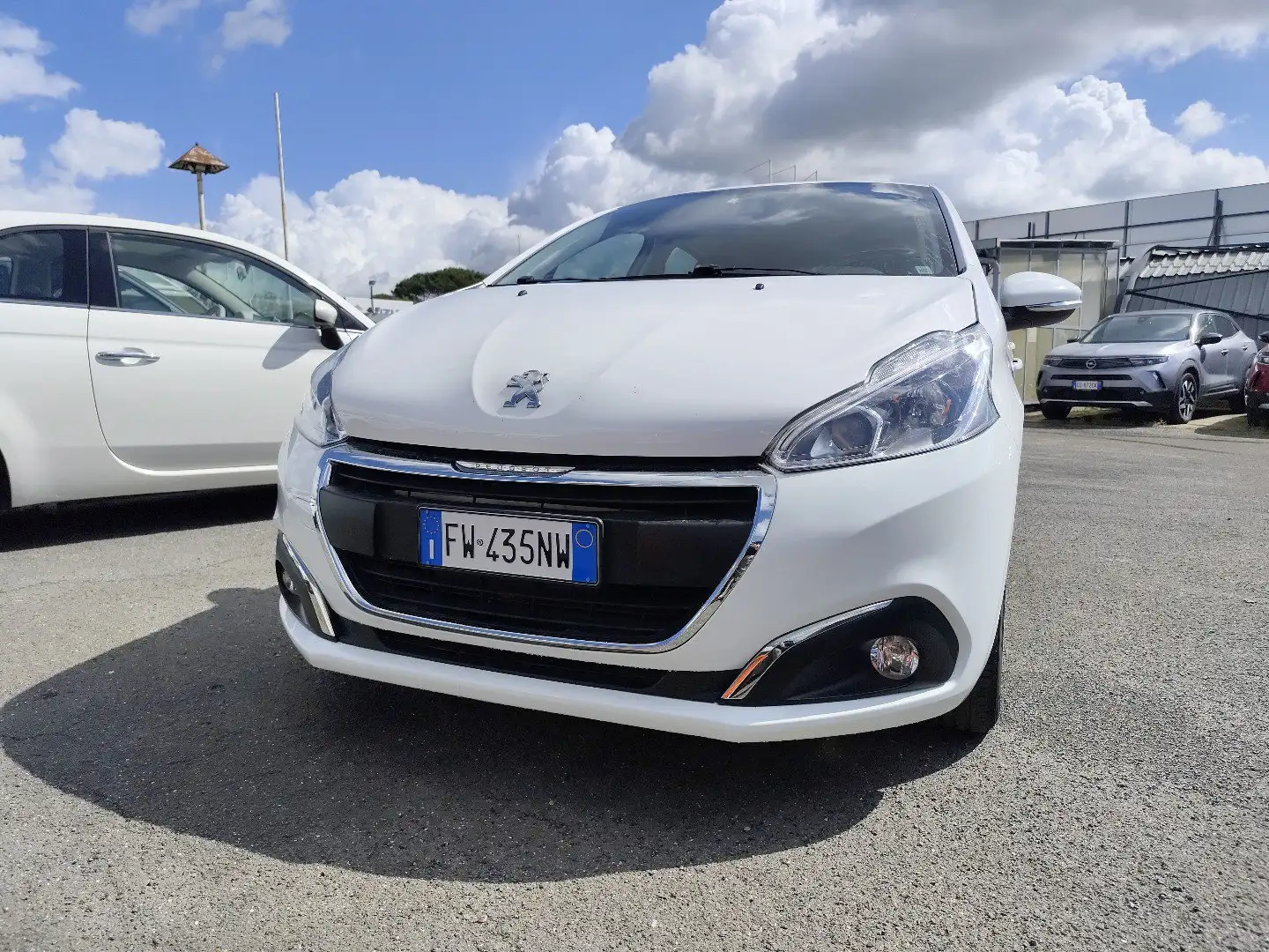Peugeot 208 PureTech 82 5 porte Allure Blanc - 2