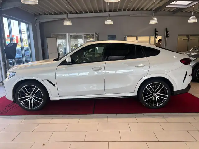 BMW X6 view 2