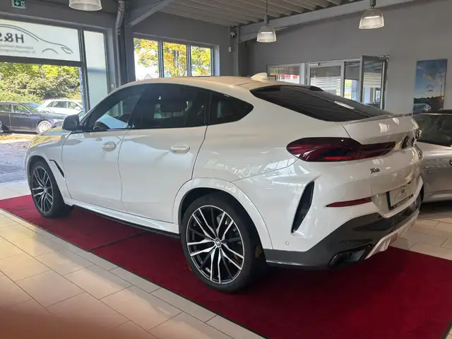 BMW X6 view 3