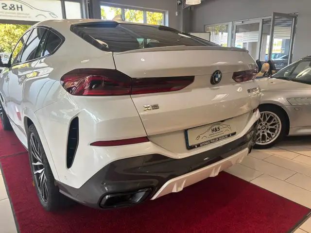 BMW X6 view 4