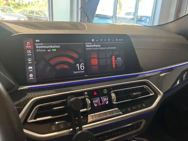 BMW X6 view 23