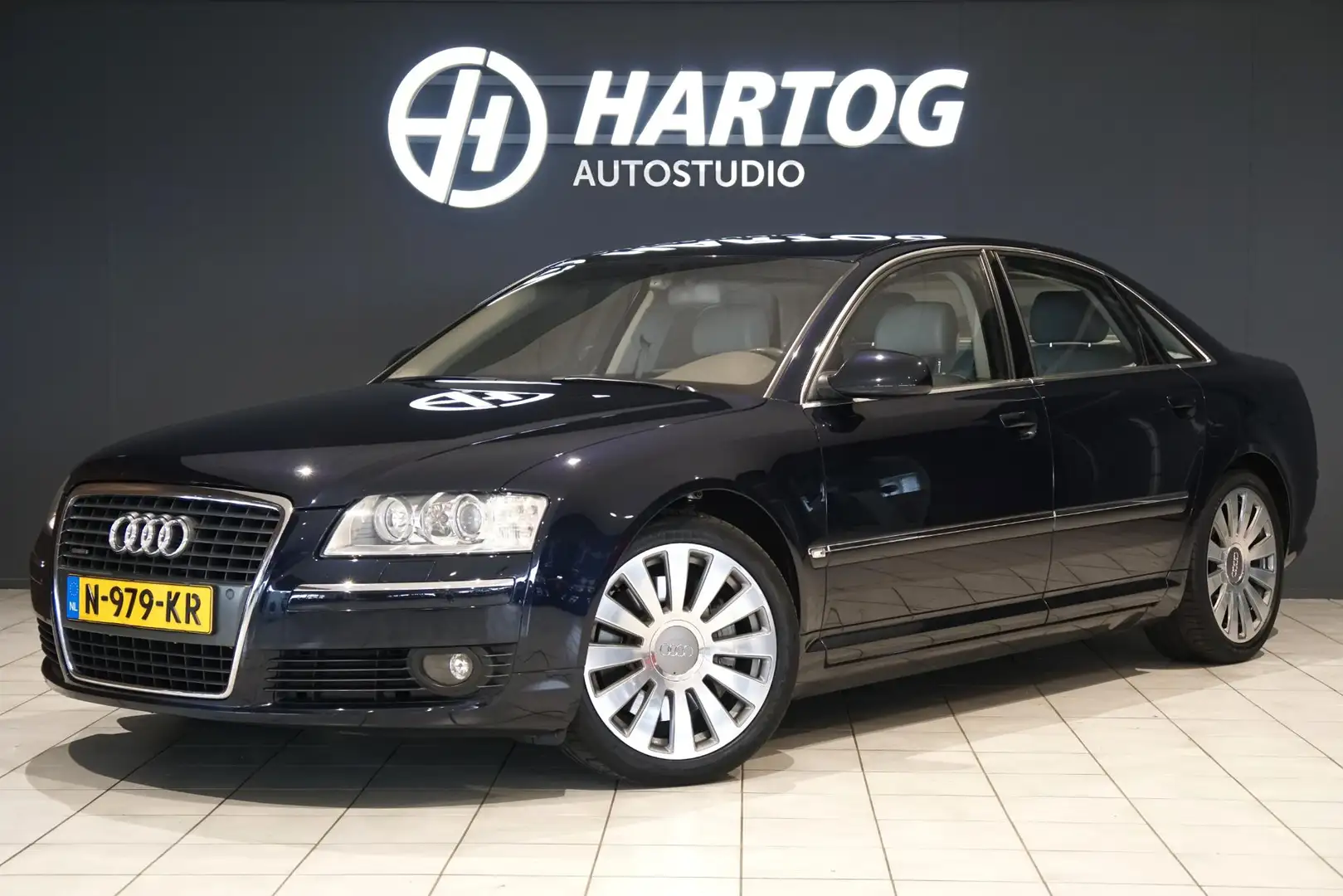 Audi A8 4.2 V8 quattro edition + LUCHTVERING / DUBBEL GLAS Blauw - 1