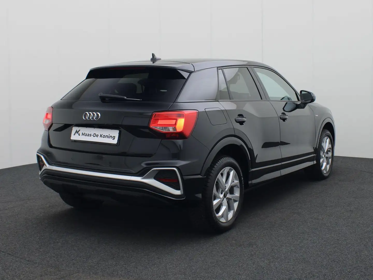 Audi Q2 35 TFSI/150PK S Line · Navigatie · Camera + Parkee Zwart - 2