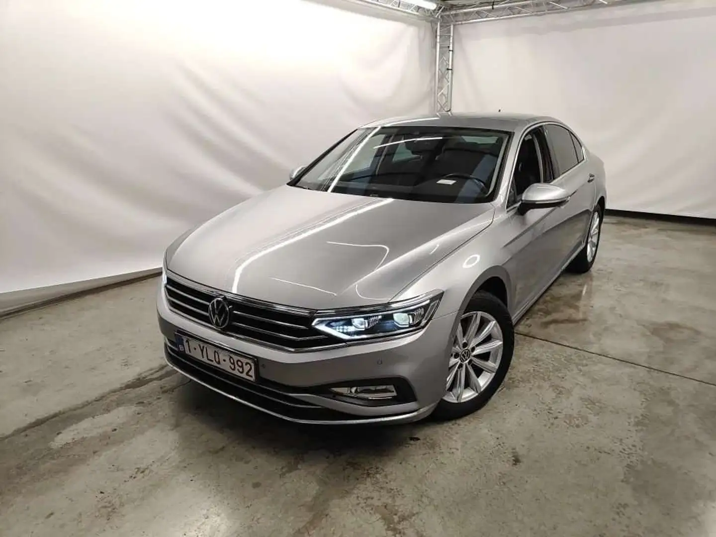 Volkswagen Passat 1.5TSI Berline Elegance DSG7 NAVI-LED-ALCANTARA Argent - 2