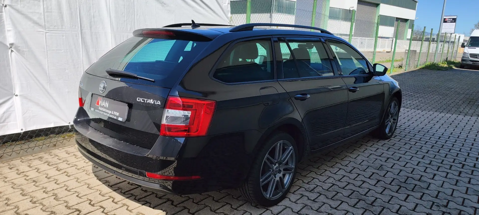 Skoda Octavia Combi 2.0 TDI Automatik/Klima/Temp./Sitzh Negro - 2