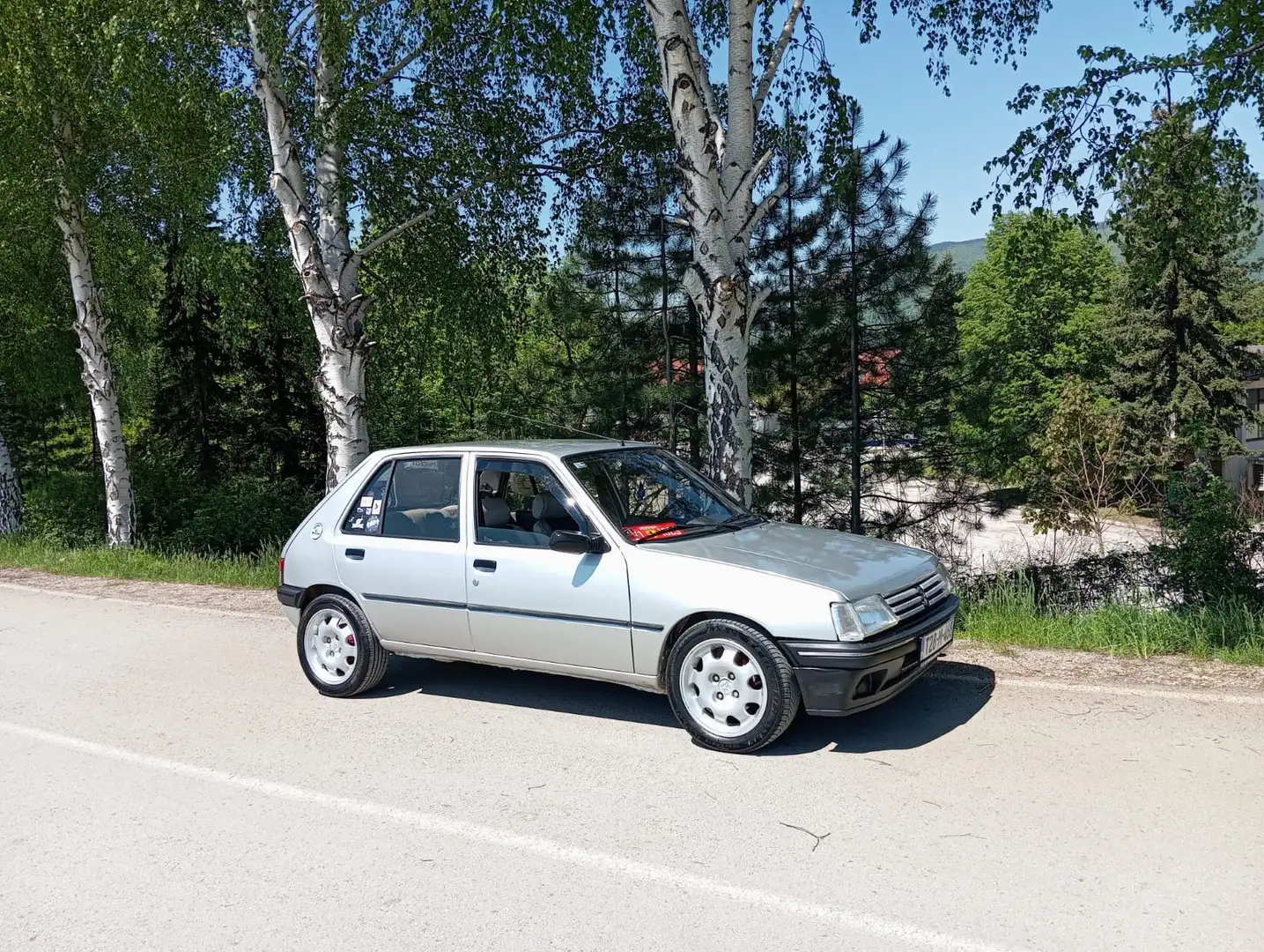 Peugeot 205 GR Silber - 1