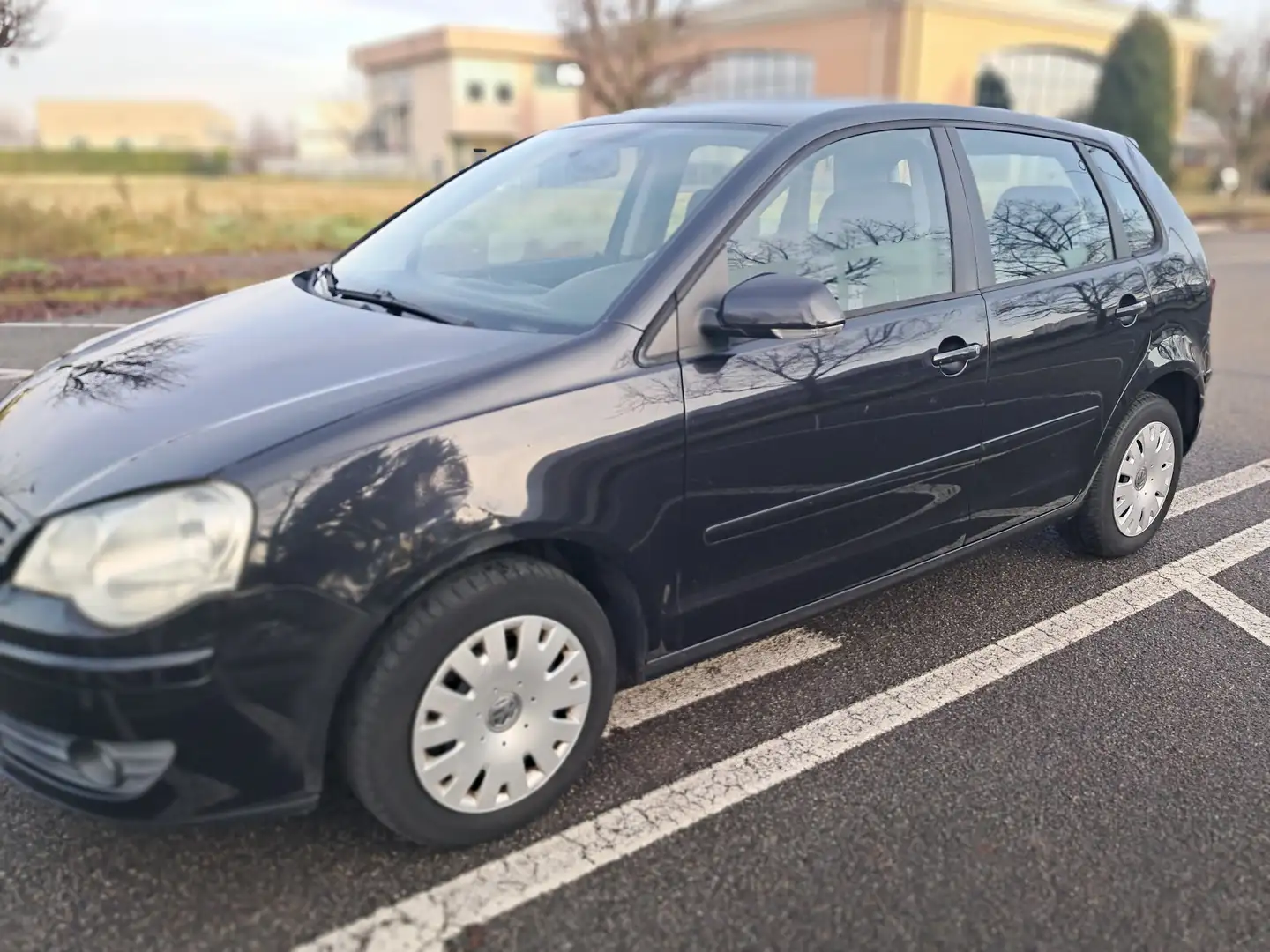 Volkswagen Polo 5p 1.2 Trendline Schwarz - 1