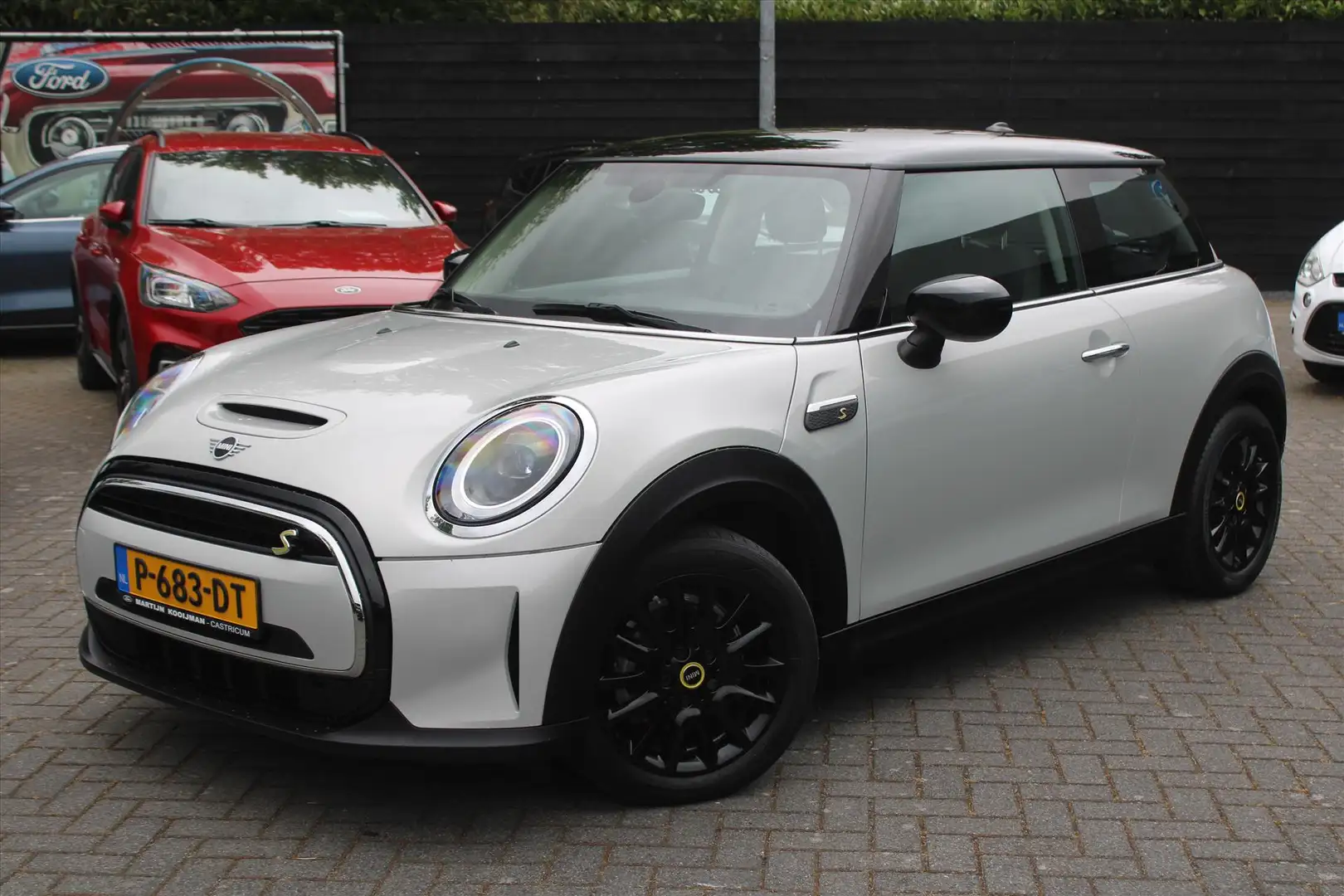 MINI Mini 3-Deurs (f56) Electric 184pk Aut Business Edi Срібний - 2