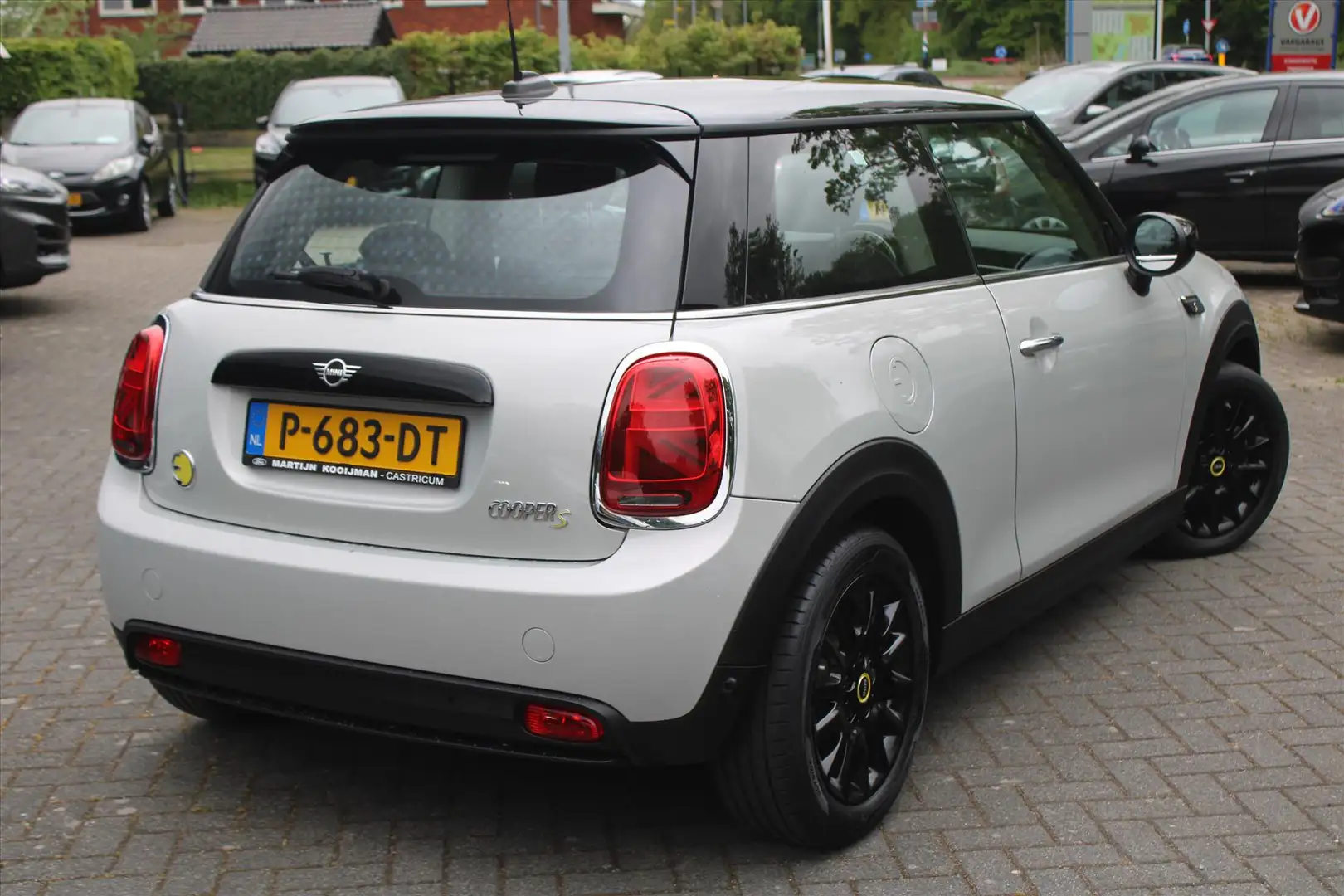 MINI Mini 3-Deurs (f56) Electric 184pk Aut Business Edi Zilver - 2