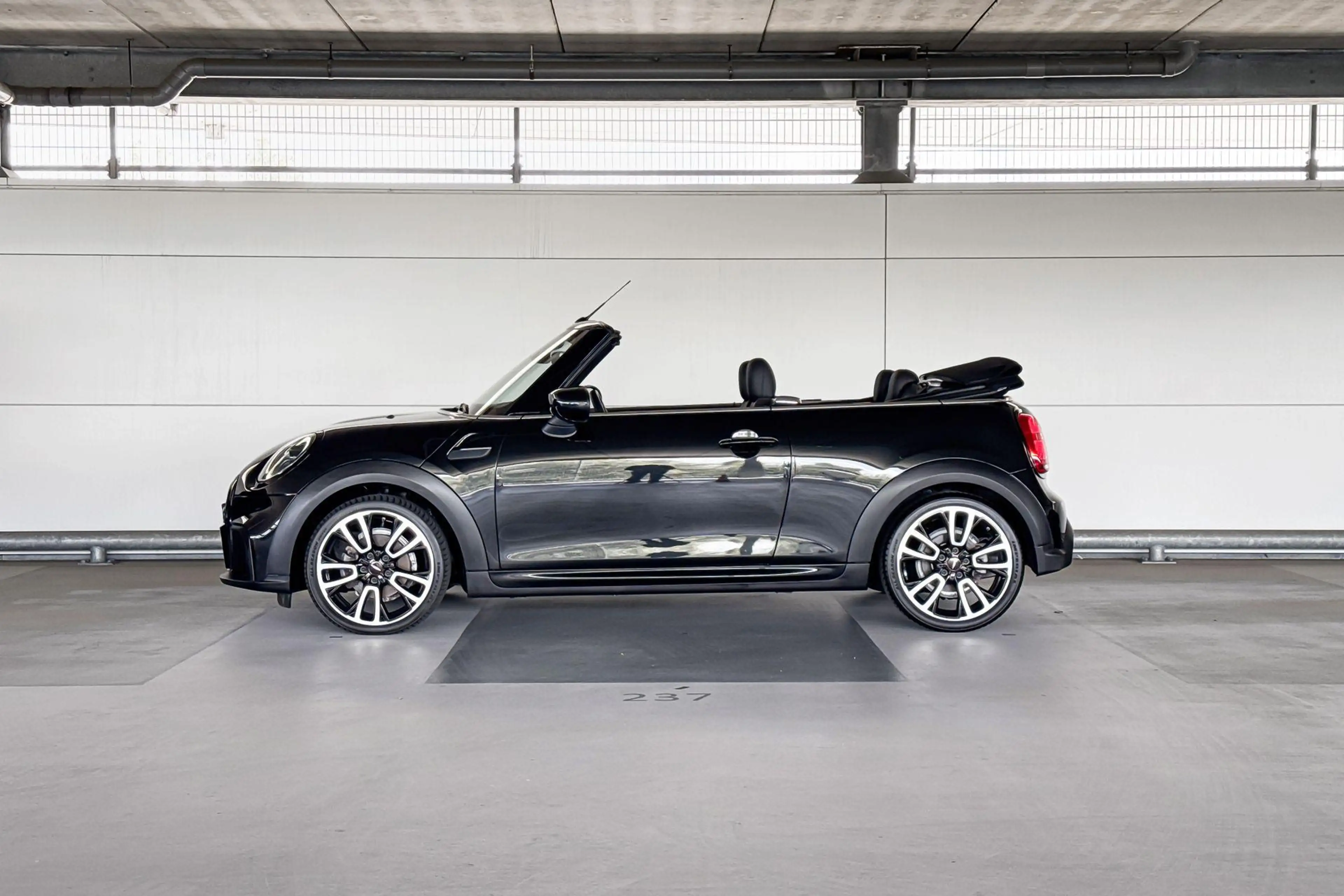 MINI John Cooper Works Cabrio 1.5 Cooper — photo 2