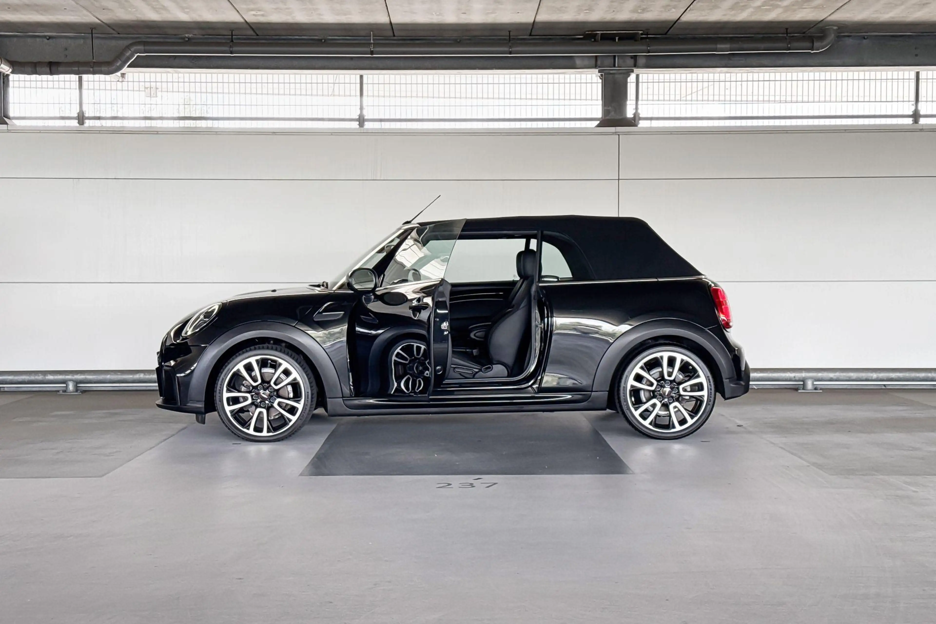 MINI John Cooper Works Cabrio 1.5 Cooper — photo 3