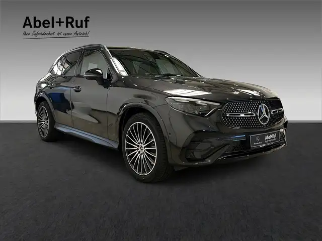 Mercedes-Benz 220 view 3