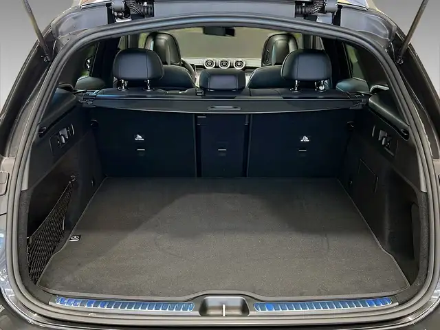 Mercedes-Benz 220 view 6
