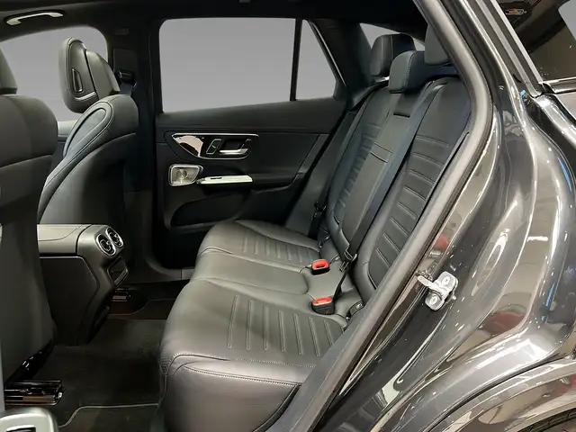 Mercedes-Benz 220 view 9